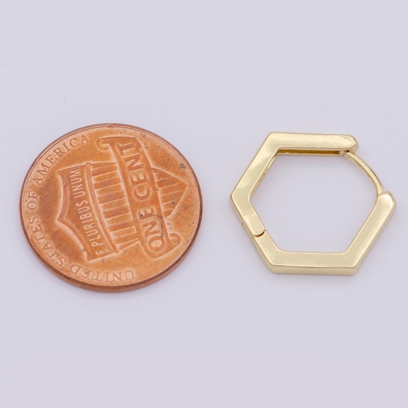 Dainty gold octagon earrings - Picture 3 of 3